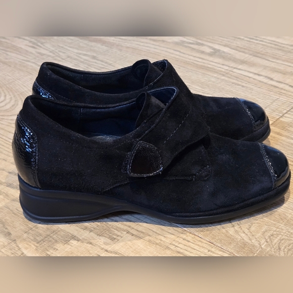 Semler | Black Suede Women's Shoes w/ Patent Leather Toe Caps, Size 4 - Picture 5 of 11